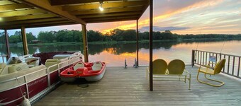 Lakefront Fort Towson Home: Private Dock & 3 Decks