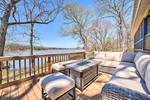 Lakefront Fort Towson Home: Private Dock & 3 Decks