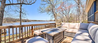 Lakefront Fort Towson Home: Private Dock & 3 Decks