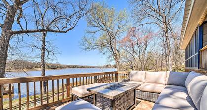 Lakefront Fort Towson Home: Private Dock & 3 Decks