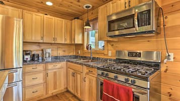 ุงูู
ูุดุฃุฉ ู
ู ุงูุฏุงุฎู