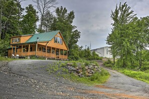 House (3 Bedrooms) | Interior - 18 Mi to Slopes! Cabin w/ Valley Views in Blakely (Blakely)