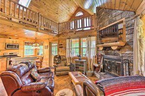 House (3 Bedrooms) | Front of property - 18 Mi to Slopes! Cabin w/ Valley Views in Blakely (Blakely)