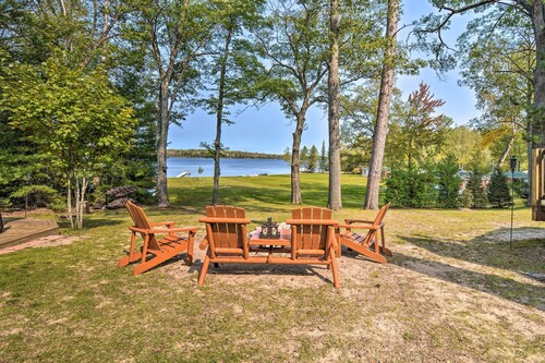Cabin on Rush Lake w/ Bar, Grill & Kayaks!