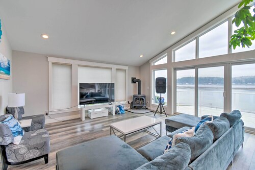 Scenic & Spacious Getaway on North Bay w/ Deck!