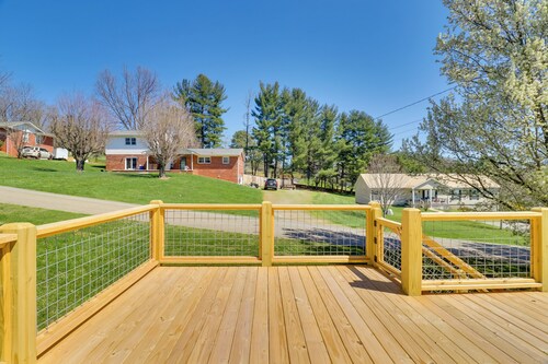 Modern Retreat Near Smoky Mtns & Asheville!