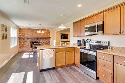 Modern Retreat Near Smoky Mtns & Asheville!