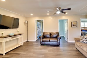 Apartment (2 Bedrooms) | Interior - Modern Retreat Near Smoky Mtns & Asheville! (Canton)