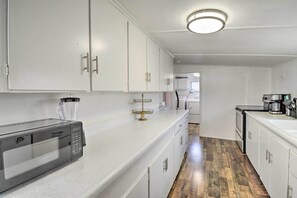 House (2 Bedrooms) | Private kitchen | Microwave, oven, stovetop, cookware/dishes/utensils - Inviting Bremerton Home Near Hiking & History (Bremerton)