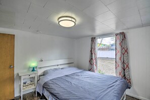 House (2 Bedrooms) | 2 bedrooms, laptop workspace, bed sheets - Inviting Bremerton Home Near Hiking & History (Bremerton)