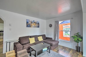 Living area - Inviting Bremerton Home Near Hiking & History (Bremerton)