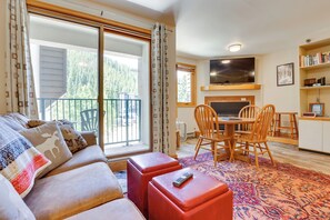 平面電視、壁爐