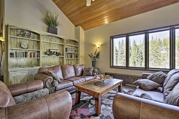 平面電視、壁爐