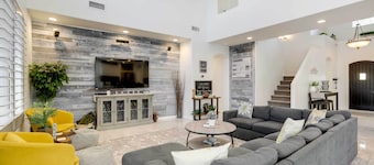 Pool, Fire Pit & Grill: Goodyear Home!