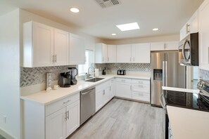 House (3 Bedrooms) | Interior - Putting Green, Pool Access: Lake Havasu City Home! (Lake Havasu City)