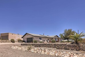 Interior - Putting Green, Pool Access: Lake Havasu City Home! (Lake Havasu City)