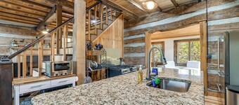 Kentucky Lake Views: Cozy Cabin in Waverly!