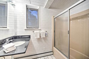 Cottage (4 Bedrooms) | Salle de bain | Douche