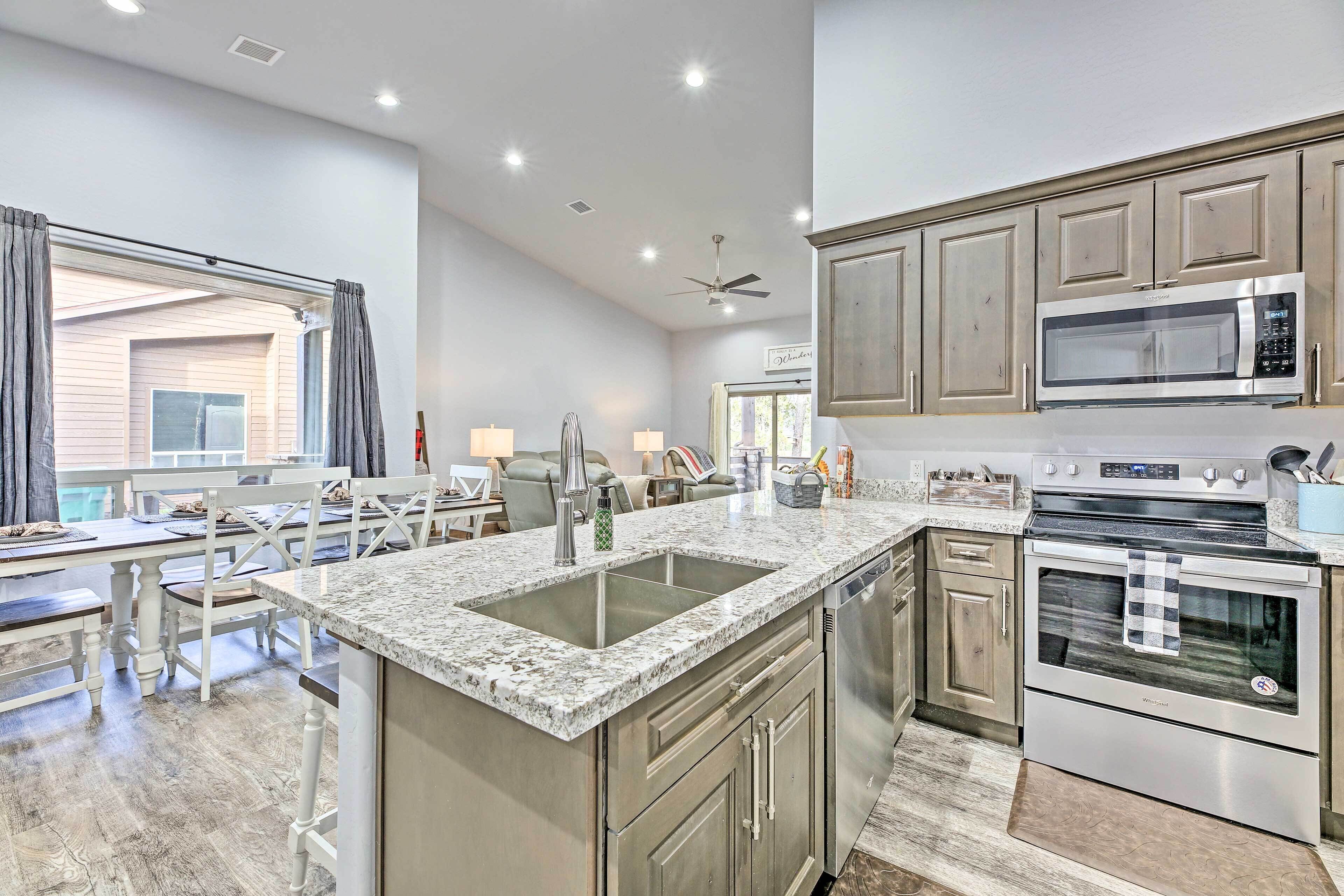 Apartment (3 Bedrooms) | Private kitchen | Microwave, oven, stovetop, dishwasher