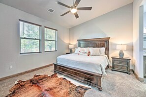 Apartment (3 Bedrooms) | 3 bedrooms, iron/ironing board, bed sheets - Chic Show Low Townhome w/ Bbq: Dogs Welcome! (Show Low)