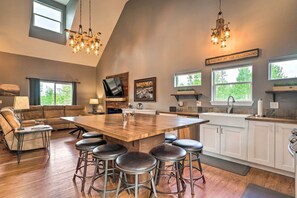 House (3 Bedrooms) | Private kitchen | Microwave, oven, stovetop, dishwasher - Mtn-view Home on 3 Acres w/ Arcade & Hot Tub! (Divide)