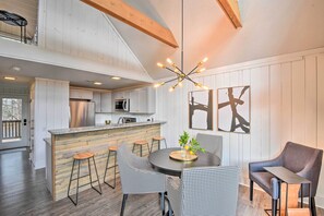 Apartment (1 Bedroom) | Interior - Designer Retreat w/ Pool, Golf + Beach Access! (Salem)