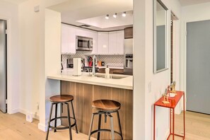 Private kitchen - Palm Springs Hideaway w/ Resort Amenities! (Palm Springs)