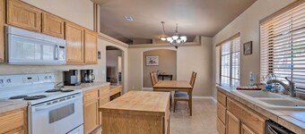5 Mi to Beach & Marina: Lake Havasu Getaway!