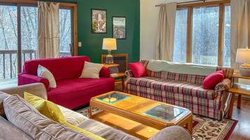 House (5 Bedrooms) | Interior