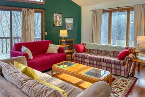 House (5 Bedrooms) | Interior