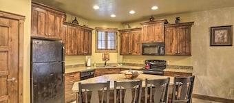 Luxurious Cedar City Getaway: 32 Mi to Brian Head!