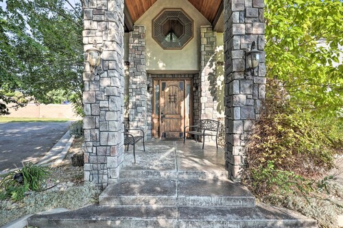 Luxurious Cedar City Getaway: 32 Mi to Brian Head!