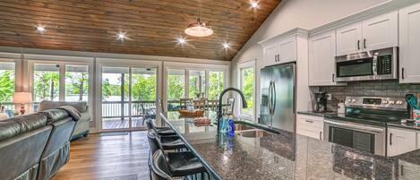 House (4 Bedrooms) | Interior
