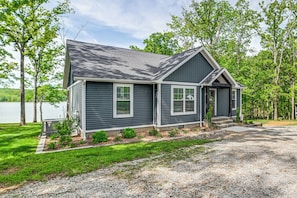 House (4 Bedrooms) | Interior - Modern Kentucky Lake Home w/ Deck, Dock, View (New Concord)