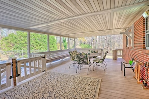 Outdoor dining - 'the Oyster Bed' Retreat w/ Pool & Game Room (Weems)