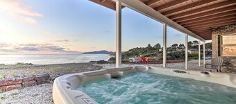 스파 및 등대 전망이 있는 Luxurious Newport Estate