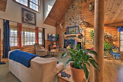 Family-friendly Gresham Getaway w/ Game Room!