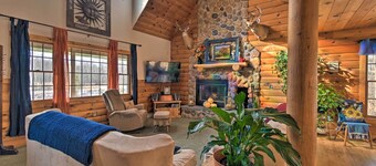 Family-friendly Gresham Getaway w/ Game Room!