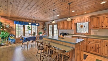 House (5 Bedrooms) | Interior