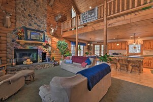 House (5 Bedrooms) | Interior