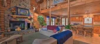 Family-friendly Gresham Getaway w/ Game Room!