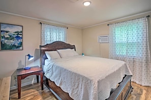 Cottage (1 Bedroom) | Interior - Near Nat'l Park: Hollywood Park Hot Springs Home (Hot Springs)