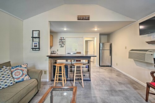 Near Nat'l Park: Hollywood Park Hot Springs Home