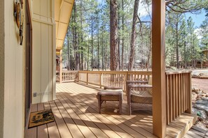 House (3 Bedrooms) | Interior - 9 Mi to Rainbow Lake: Woodsy Pinetop Cabin w/ Deck (Pinetop)