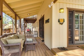 House (3 Bedrooms) | Interior - 9 Mi to Rainbow Lake: Woodsy Pinetop Cabin w/ Deck (Pinetop)