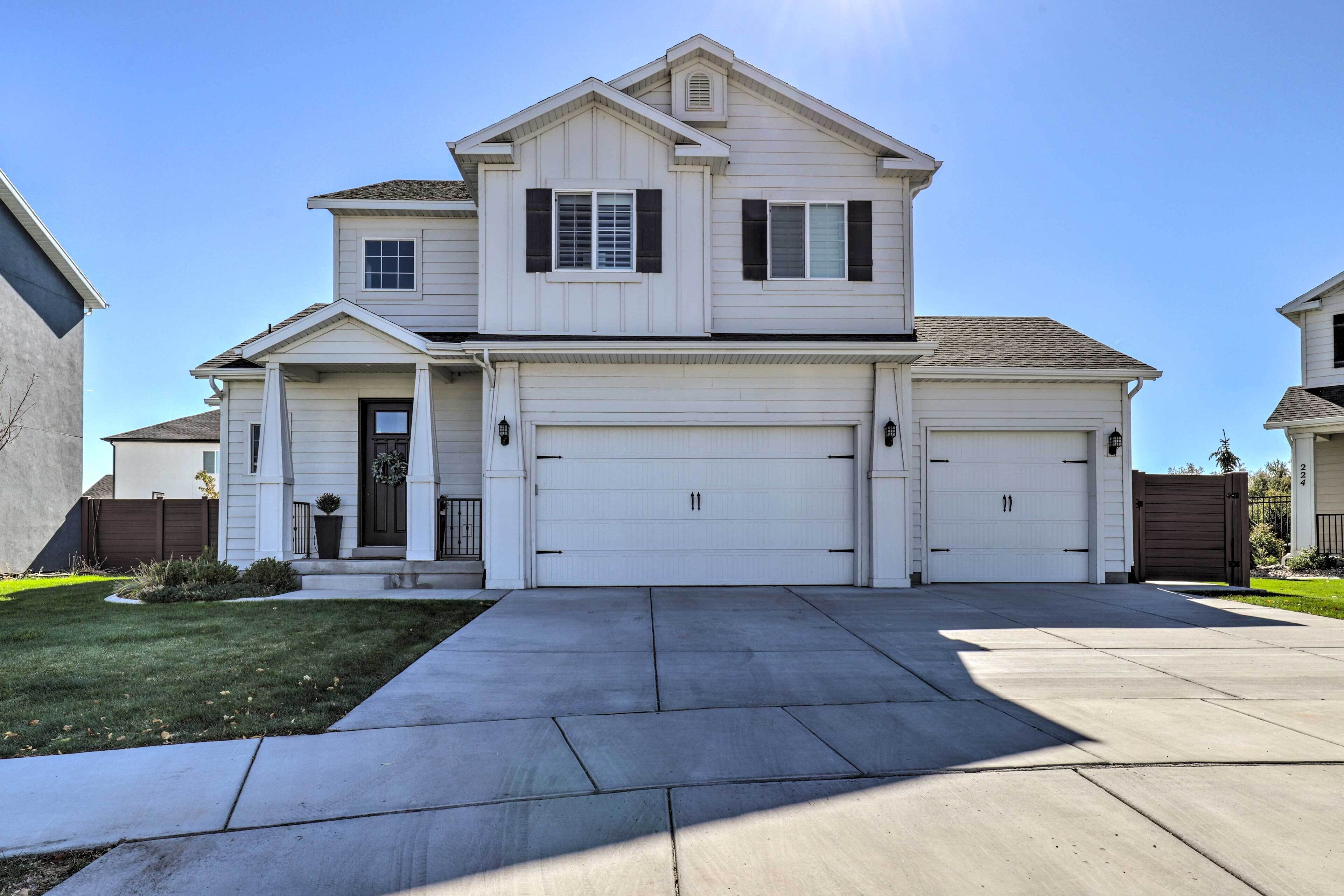 House (4 Bedrooms) | Front of property