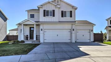 House (4 Bedrooms) | Front of property