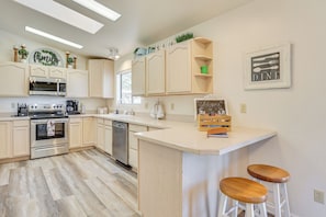 House (3 Bedrooms) | Interior - Hike, Sled & Snowshoe! Family Retreat in Payson (Payson)