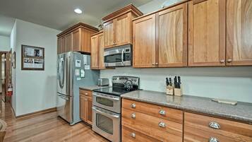 House (5 Bedrooms) | Interior