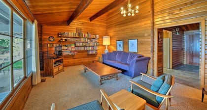 Waterfront Manson Cabin on Lake Chelan w/ Deck!